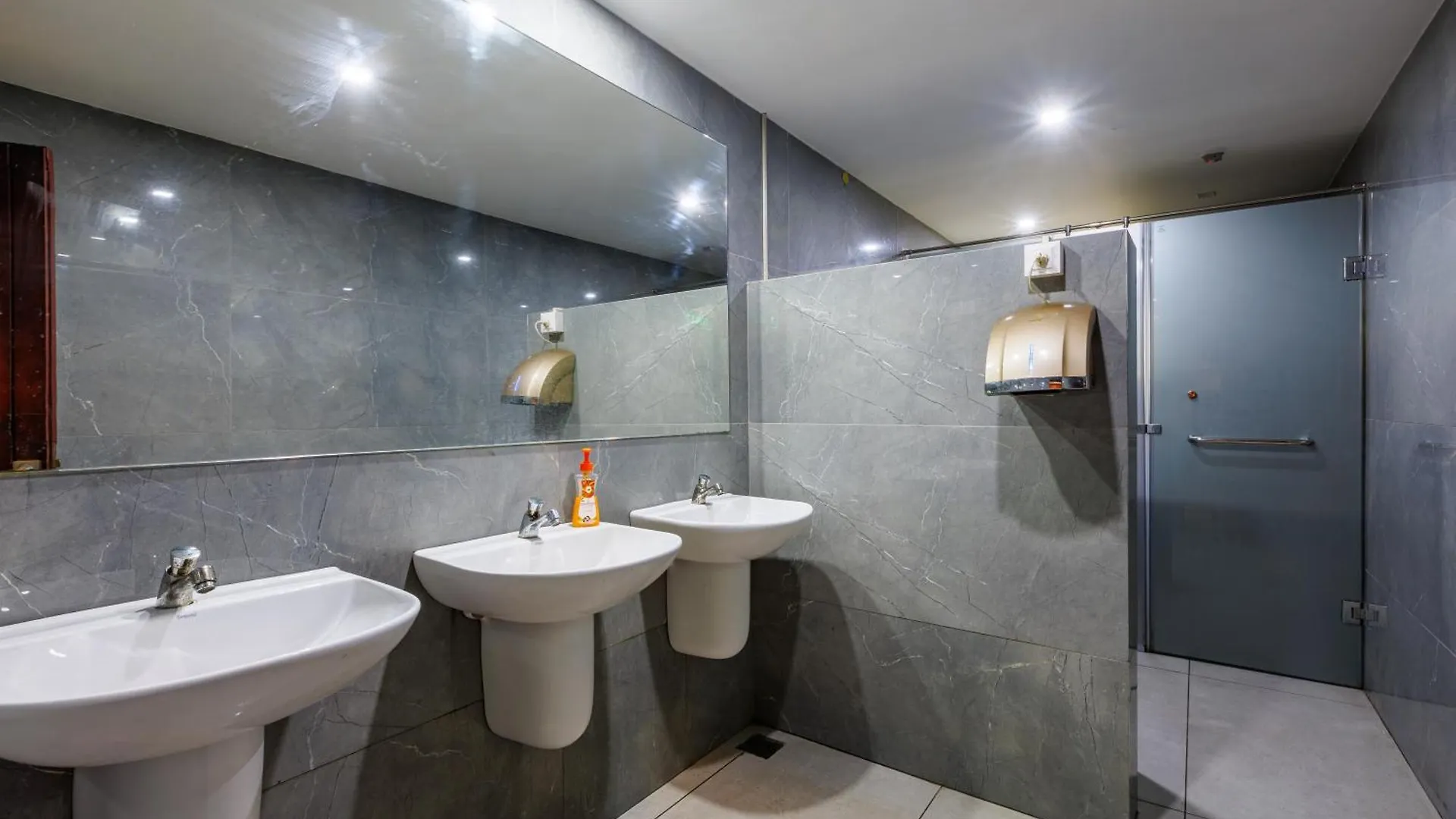 Hotel Paulson Park Kochi Indien